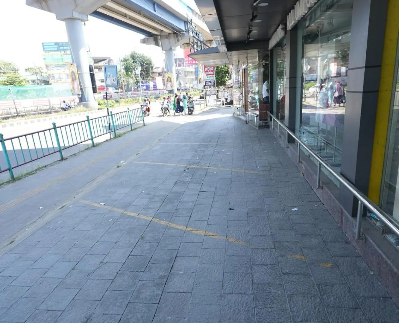 ホテル Amsher Suit Lulu Mall Road Kochi 3*,