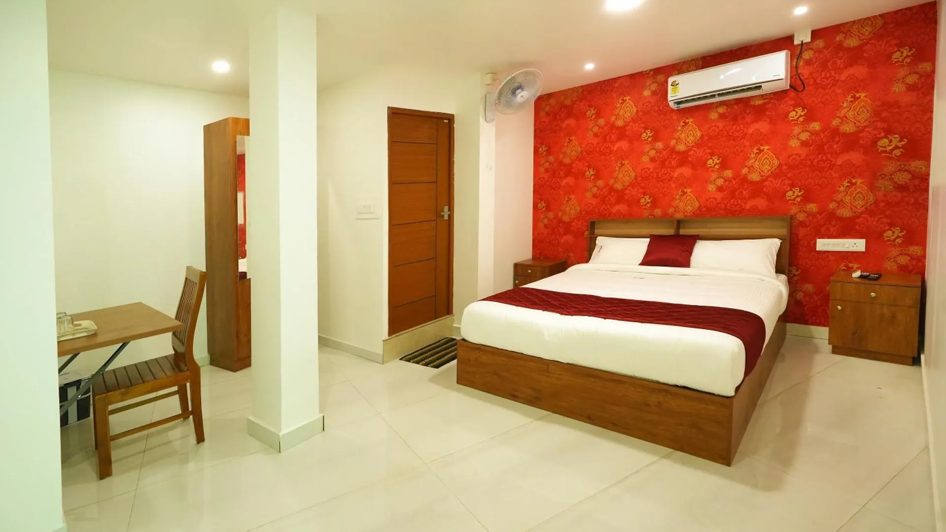 Hotel Amsher Suit Lulu Mall Road Kochi 3*,  Indie