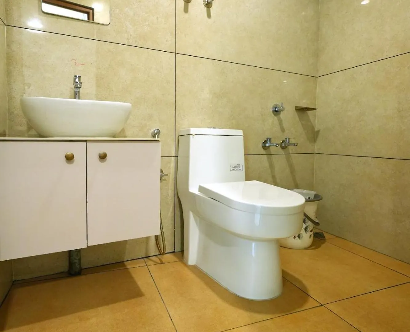 Hotel Amsher Suit Lulu Mall Road Kochi