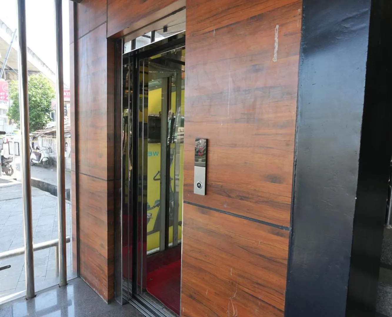 Hotel Amsher Suit Lulu Mall Road Kochi