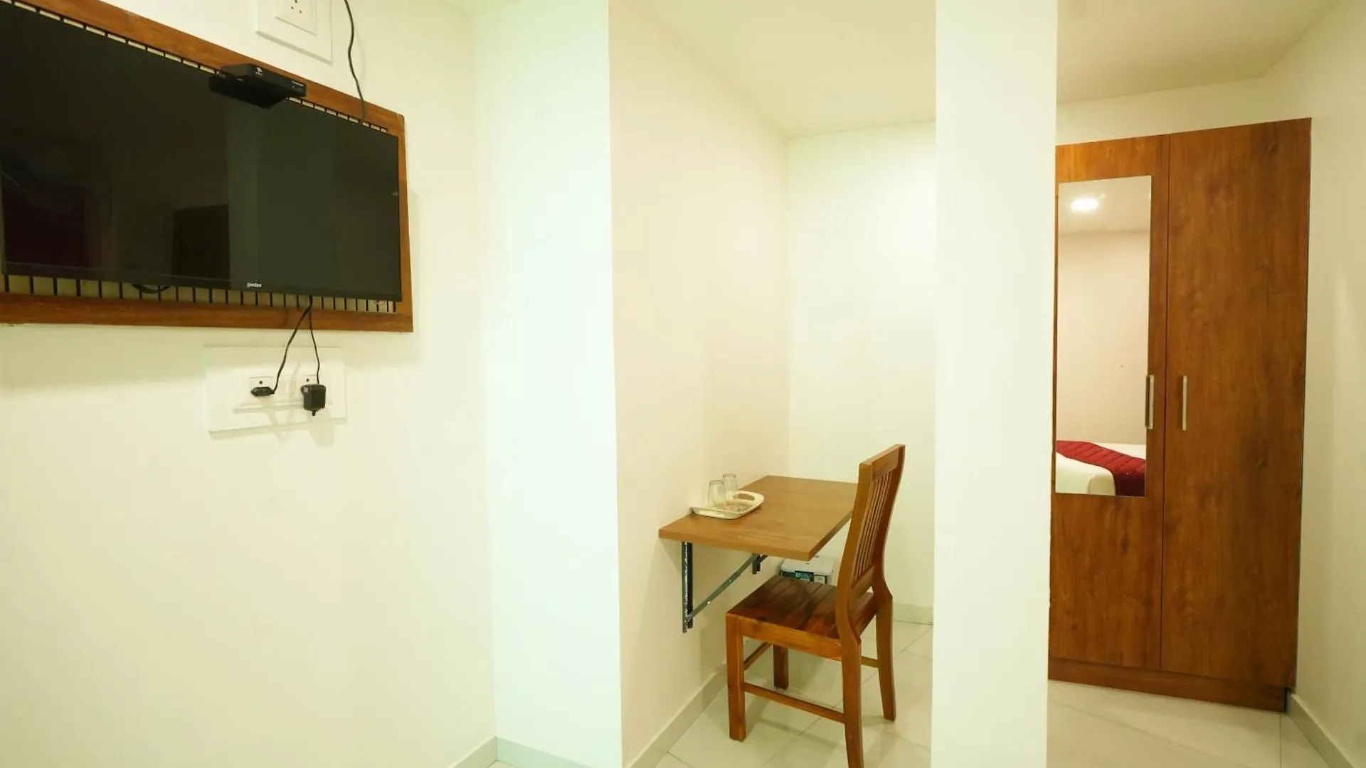 Amsher Suit Lulu Mall Road Hotel Kochi