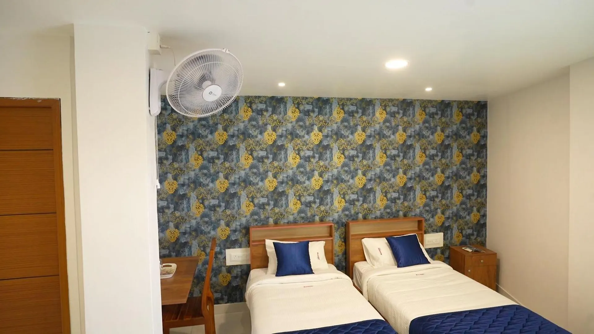 Amsher Suit Lulu Mall Road Hotel Kochi