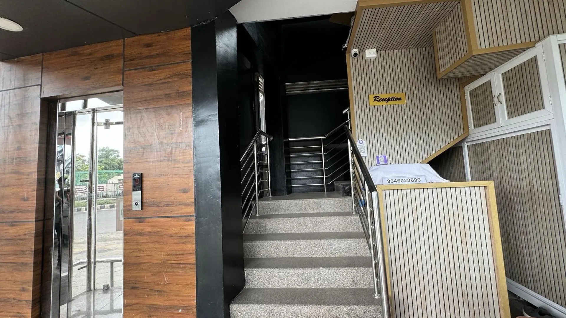 Amsher Suit Lulu Mall Road Hotel Kochi India