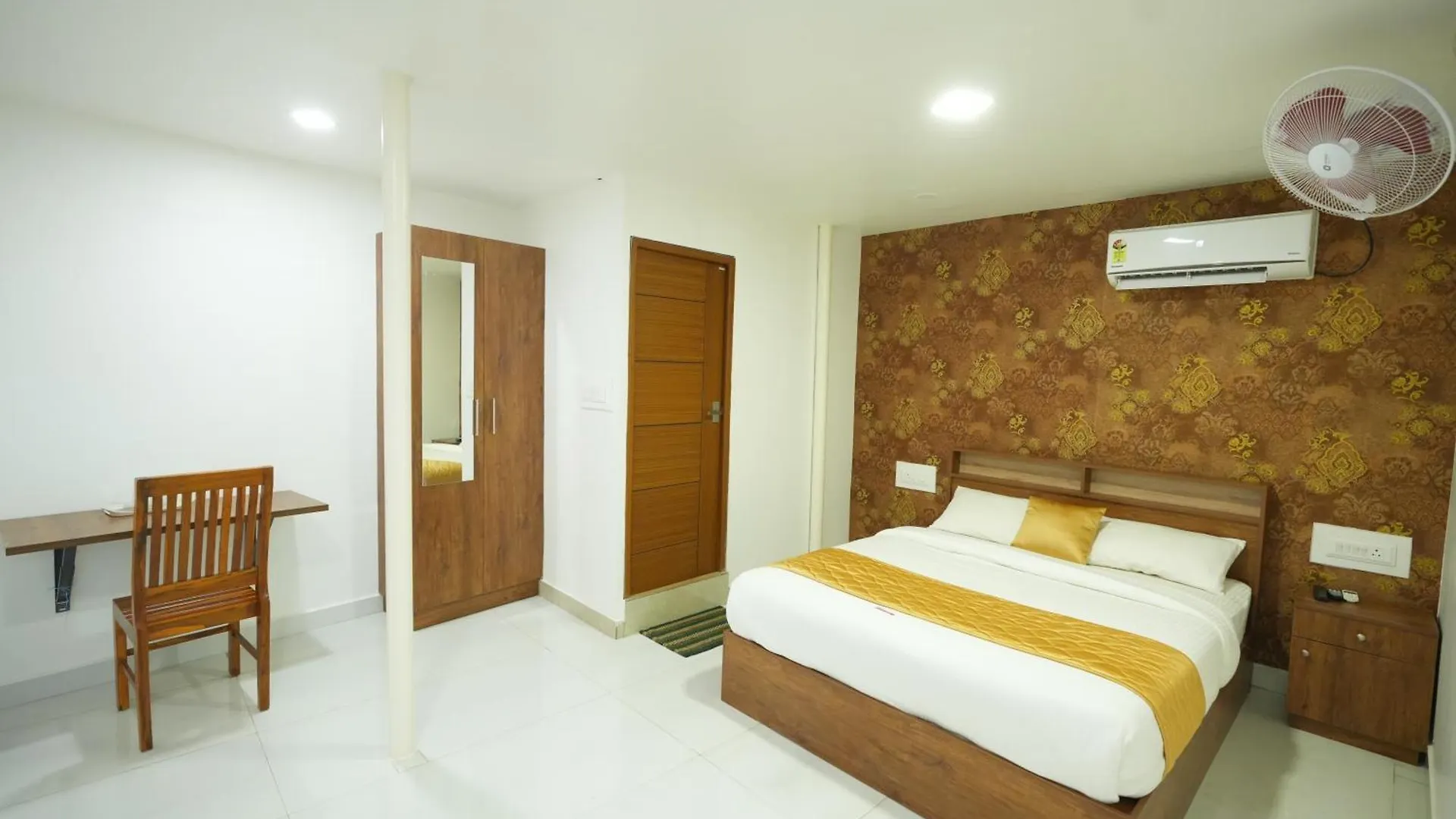 Amsher Suit Lulu Mall Road Hotel Kochi