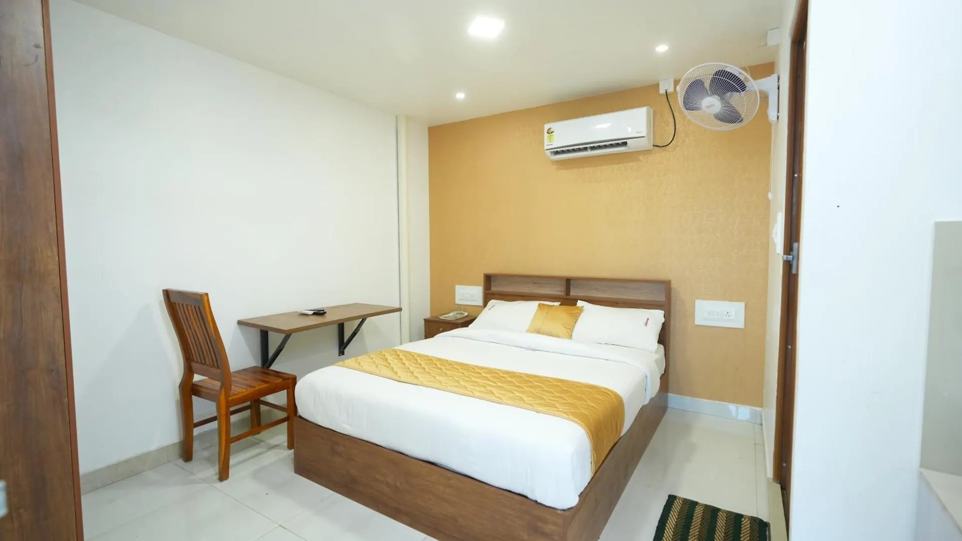 Amsher Suit Lulu Mall Road Hotel Kochi